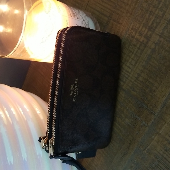 Coach Wristlet - Picture 8 of 9